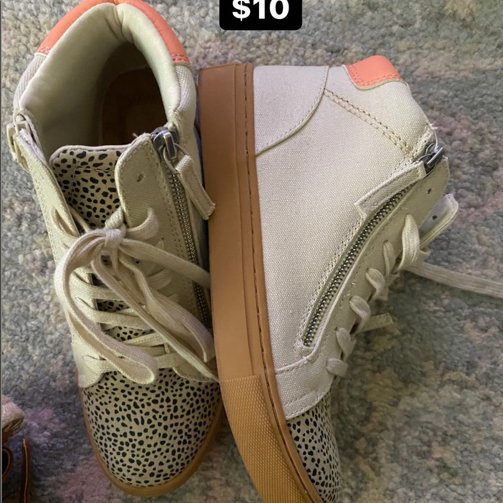 Universal thread high top shoes